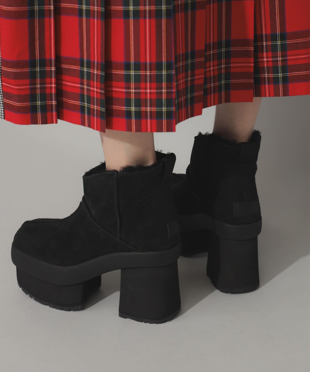 UGGクラシックボアサンダルBEAMS別注ビームスwtaps カラー茶色