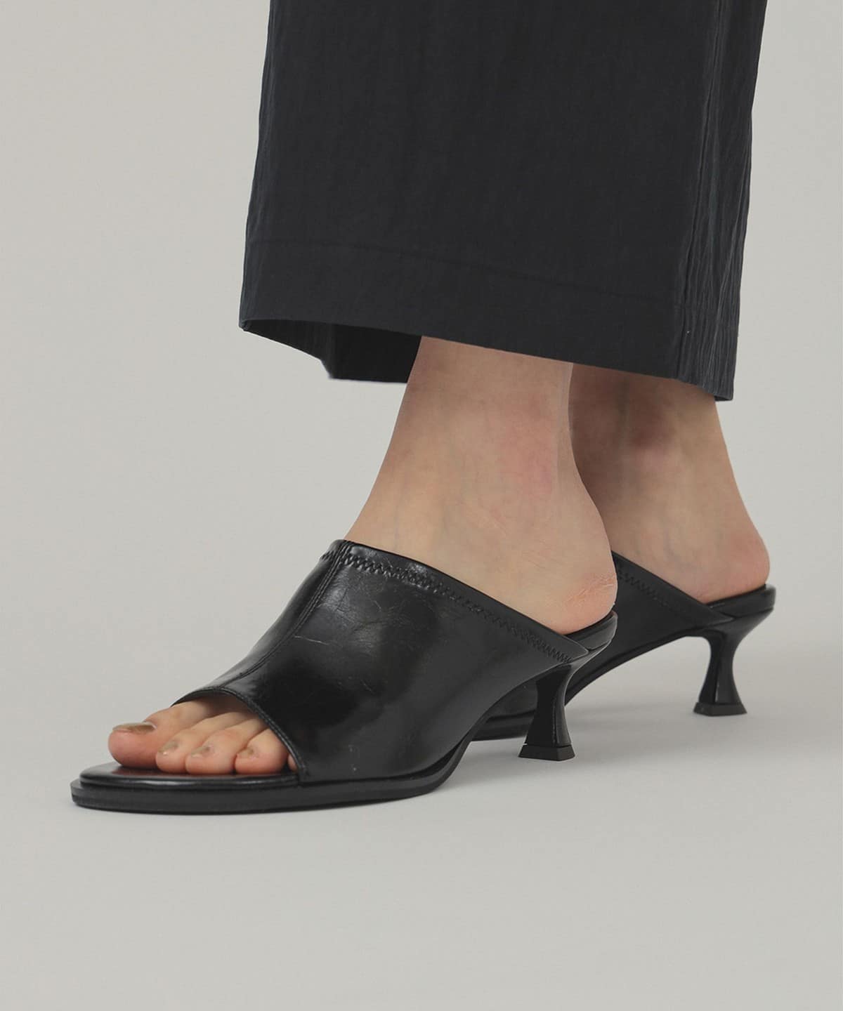 【別注】LE VERNIS / ストレッチ ミュール シューズ WOMEN BLACK 23 【別注】LE VERNIS / ストレッチ ミュール シューズ WOMEN BLACK 23