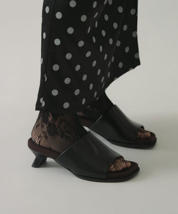 ALM. / RABBIT PUFFY SANDALS