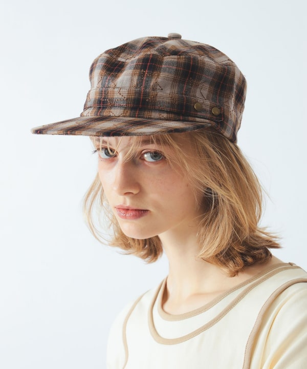 Star embroidered check cap
