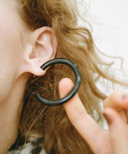L’INDO CHINEUR / Black フープ ピアス