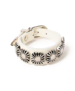 〇TOGA PULLA / CONCHO LEATHER BANGLE