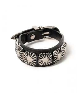 〇TOGA PULLA / CONCHO LEATHER BANGLE