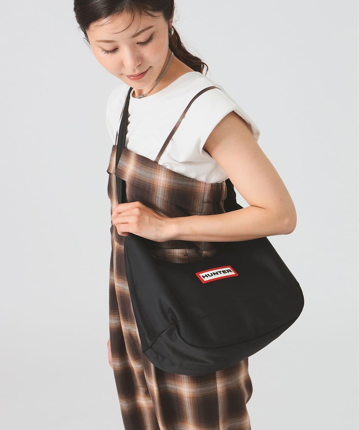 【ポップアップ開催】HUNTER ハンター / ナイロン ミディ ホーボー バッグ WOMEN BLK ONE SIZE 【ポップアップ開催】HUNTER ハンター / ナイロン ミディ ホーボー バッグ WOMEN BLK ONE SIZE