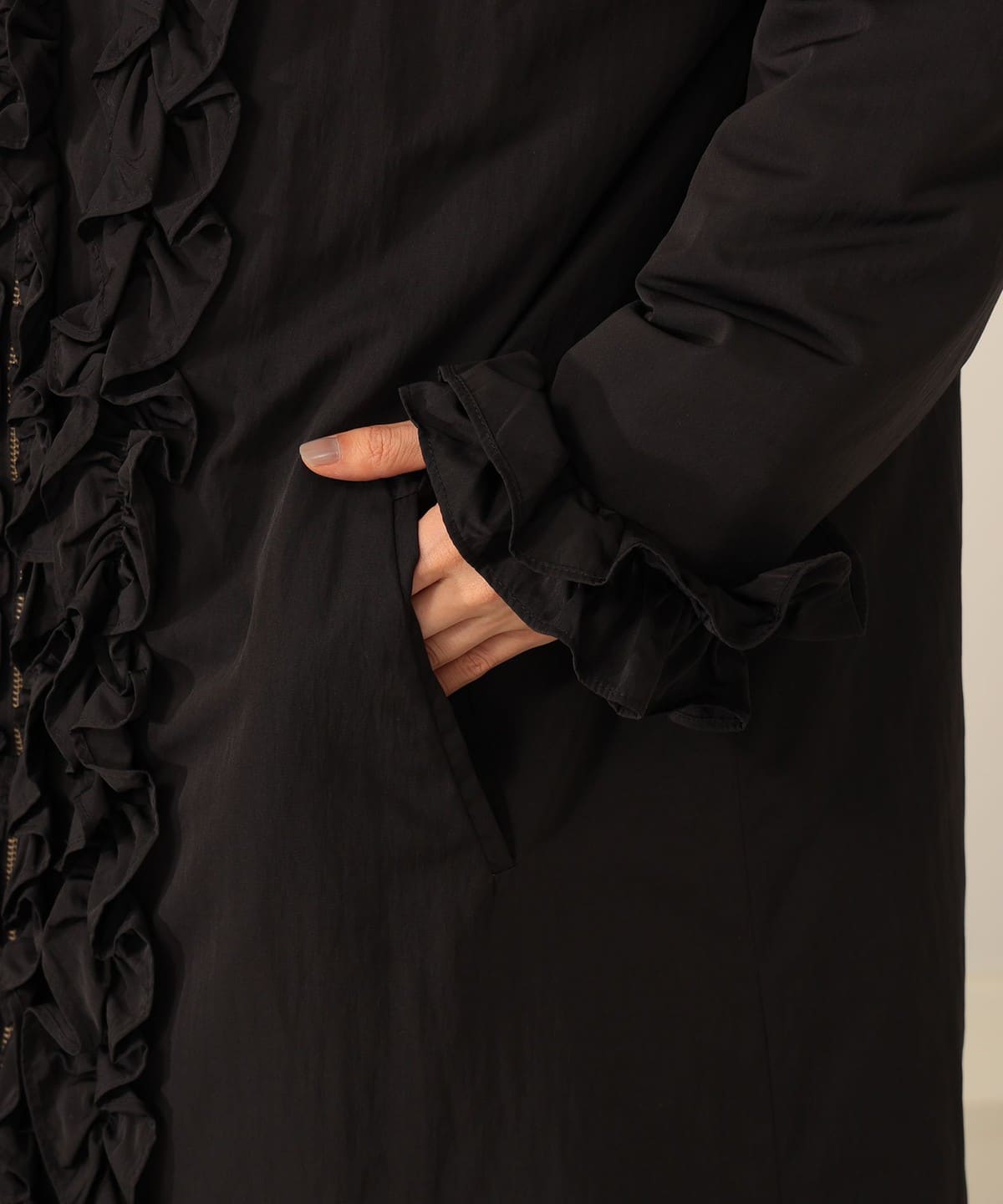 CAROLINA GLASER（カロリナ グレイサー）フリルフード ロング コート