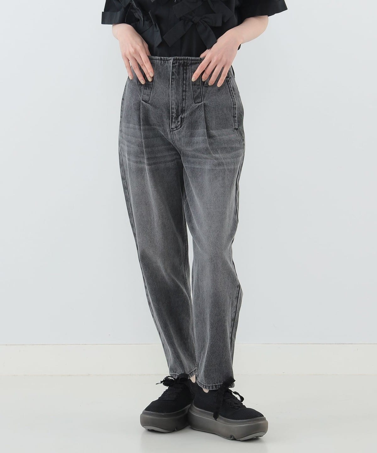 テーパードシルエット デニム パンツ パンツ WOMEN BLACK M テーパードシルエット デニム パンツ パンツ WOMEN BLACK M