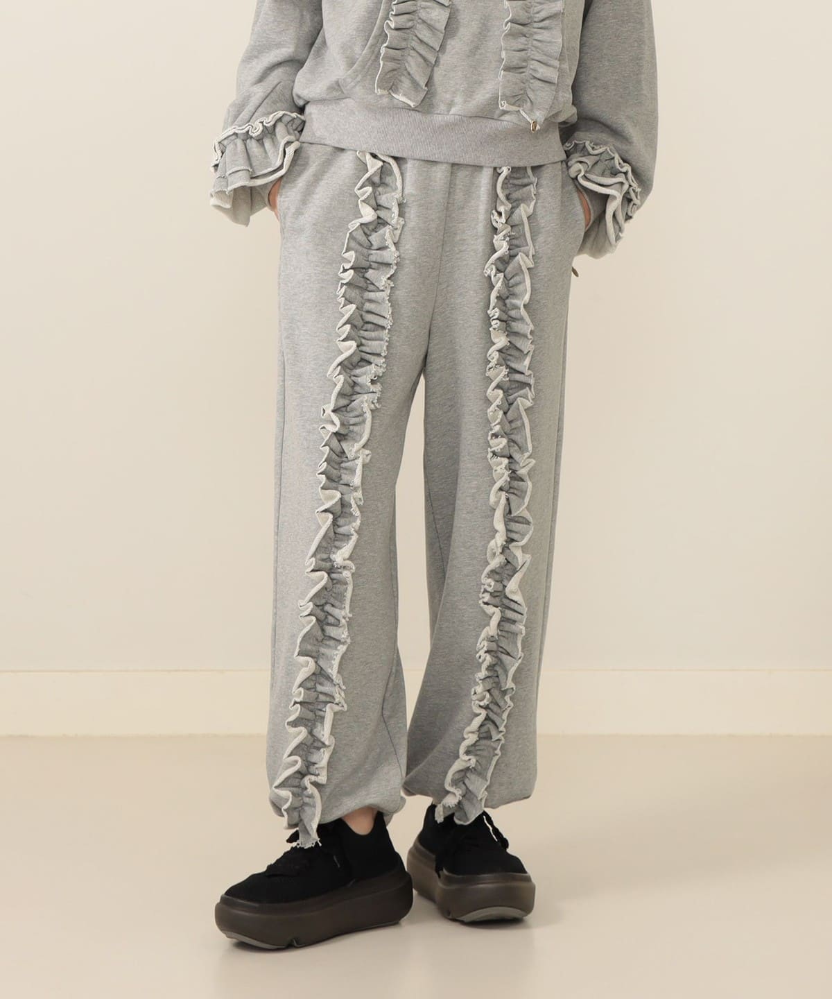 フリルスウェット パンツ パンツ WOMEN GREY M フリルスウェット パンツ パンツ WOMEN GREY M