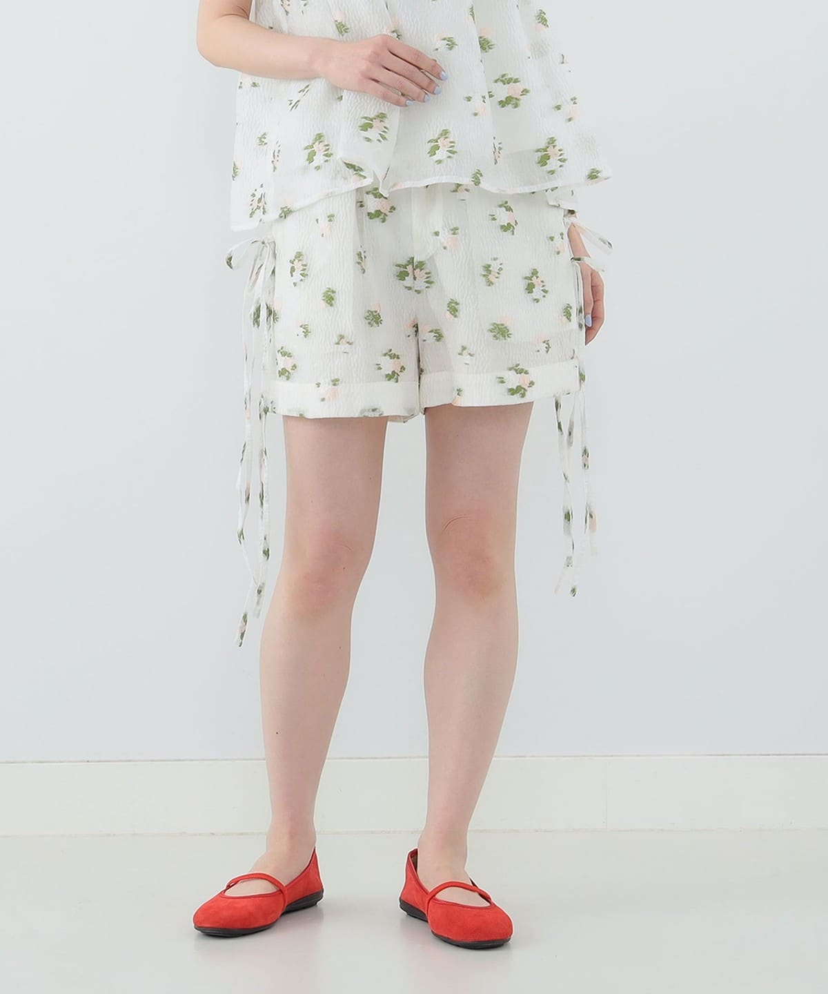 フラワー刺繍シアー ショートパンツ パンツ WOMEN WHITE ONE SIZE フラワー刺繍シアー ショートパンツ パンツ WOMEN WHITE ONE SIZE