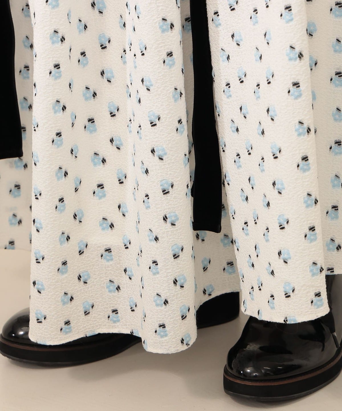 CAROLINA GLASER（カロリナ グレイサー）フラワー サイドリボン