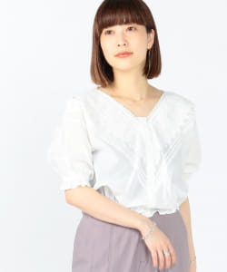 Ray BEAMS / レース ピンタック Vネックシャツ