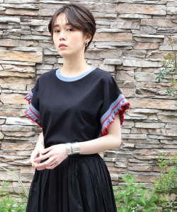 Ray BEAMS / ライン フリルスリーブ Tシャツ