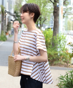 Ray BEAMS / バック フレア クルーネック Tシャツ