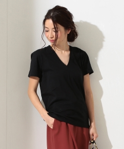 AURALEE / シームレス VネックTシャツ