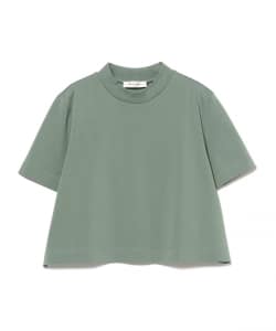 Mock neck short T-shirt.