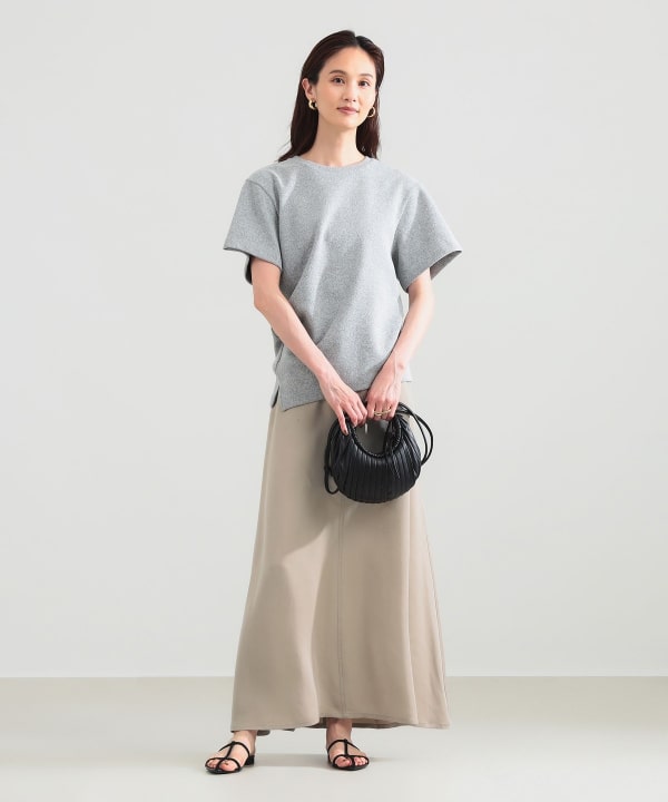 ブークレ アシンメトリーヘム Tシャツ Model：H171 B80 W58 H86　Size：ONE SIZE
