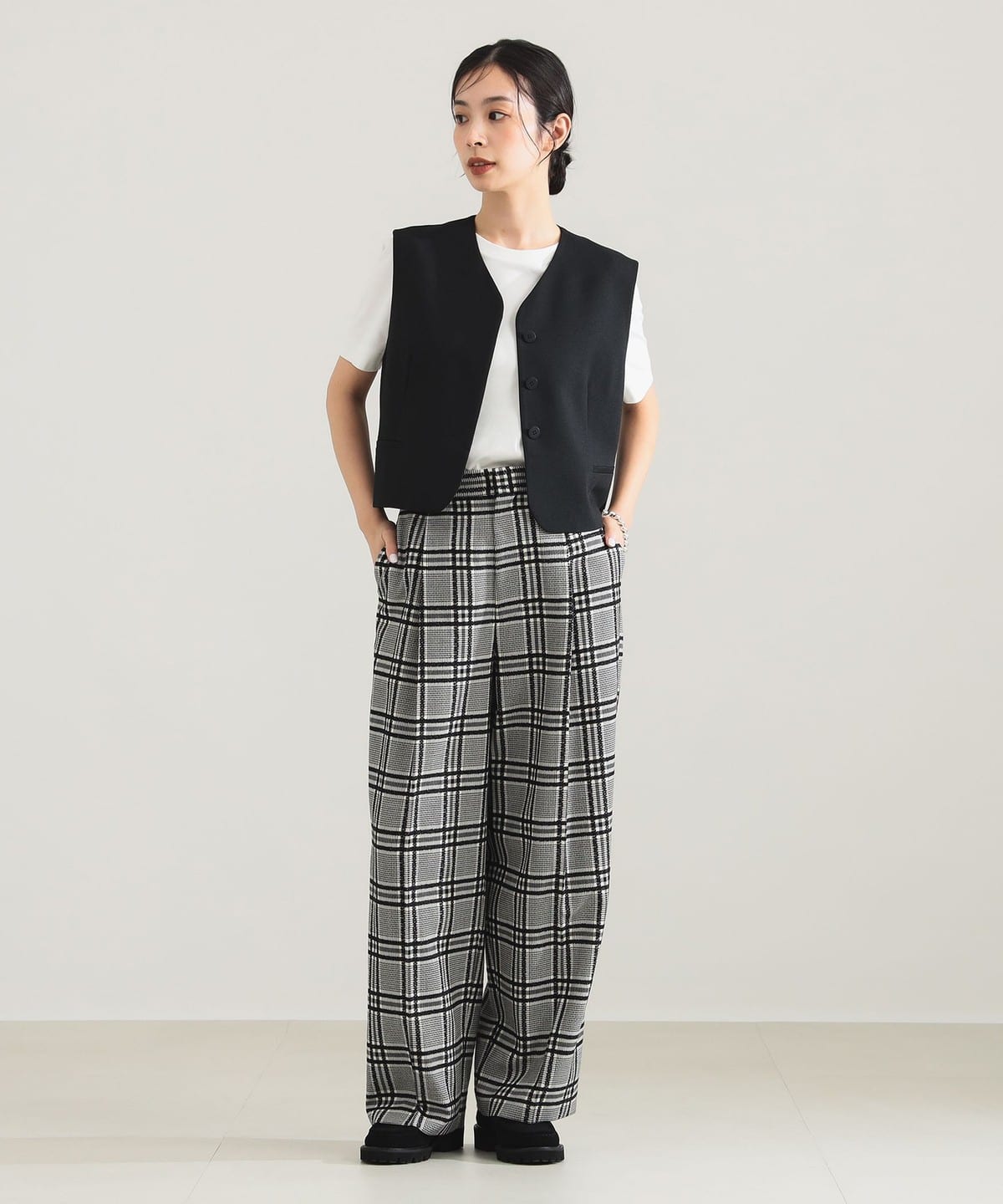 現行品✨Demi-Luxe BEAMSヒヨク Vネック ショートジレ　黒　36 Demi-Luxe BEAMS（デミルクス ビームス）【タイムセール】ヒヨク V