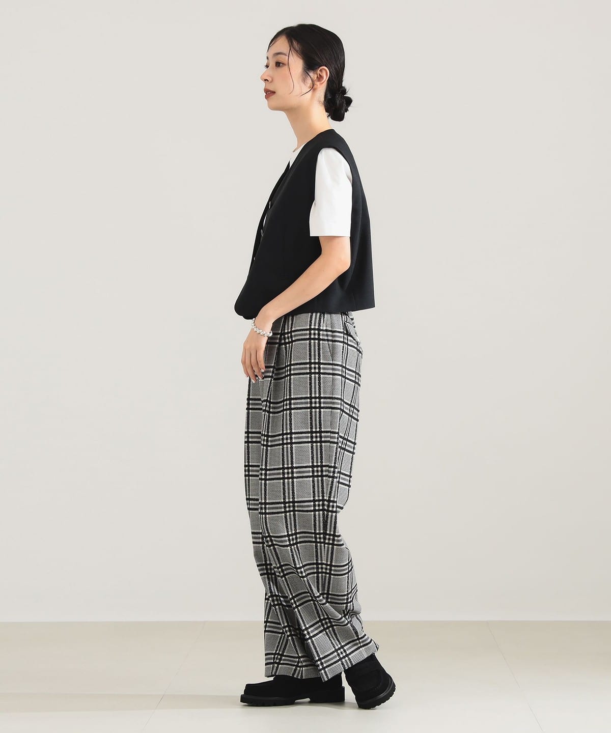 現行品✨Demi-Luxe BEAMSヒヨク Vネック ショートジレ　黒　36 現行品✨Demi-Luxe BEAMSヒヨク Vネック ショートジレ 黒 36