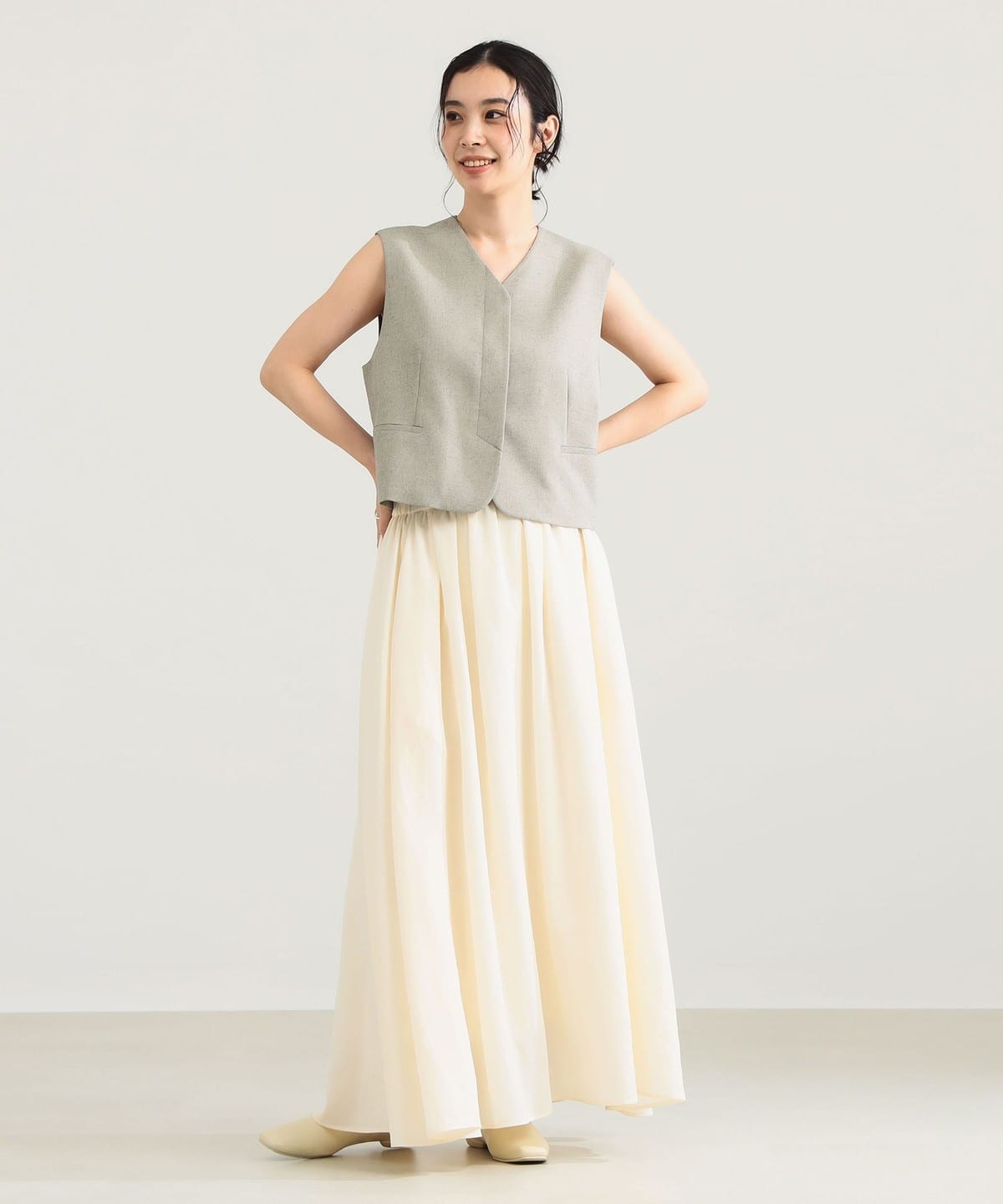 現行品✨Demi-Luxe BEAMSヒヨク Vネック ショートジレ　黒　36 Demi-Luxe BEAMS（デミルクス ビームス）【タイムセール】ヒヨク V