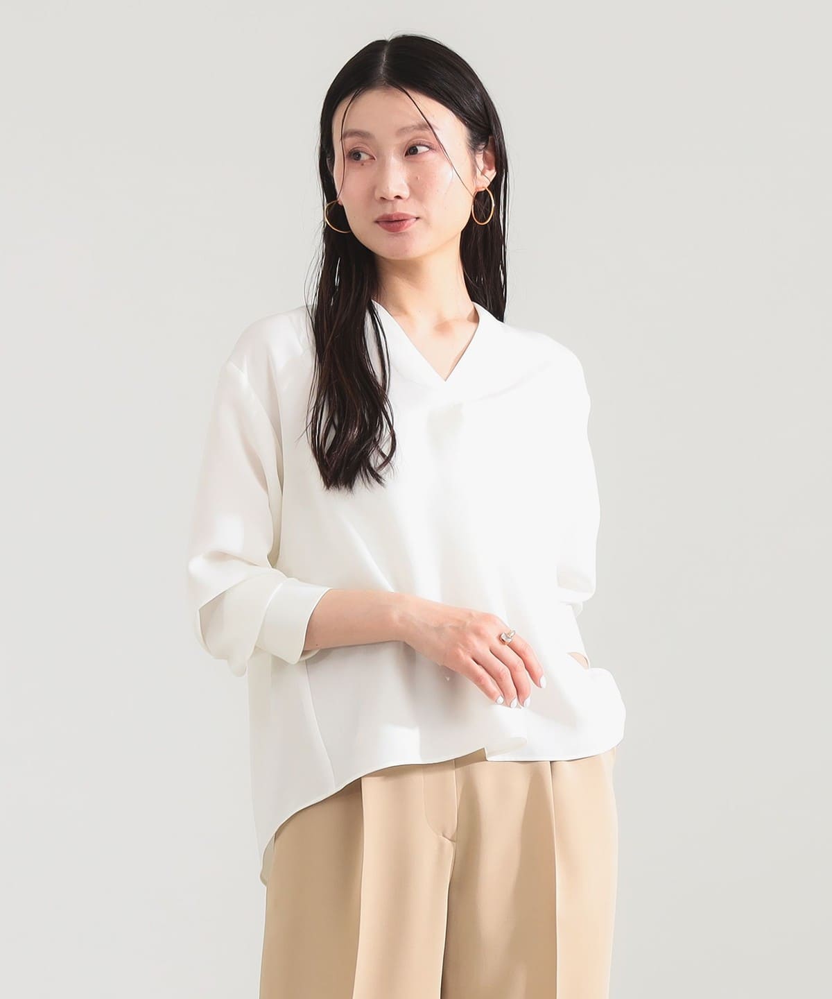 デミルクスビームス　サテンステッチネックブラウス Demi-Luxe BEAMS（デミルクス ビームス）ストレッチ サテン ブラウス