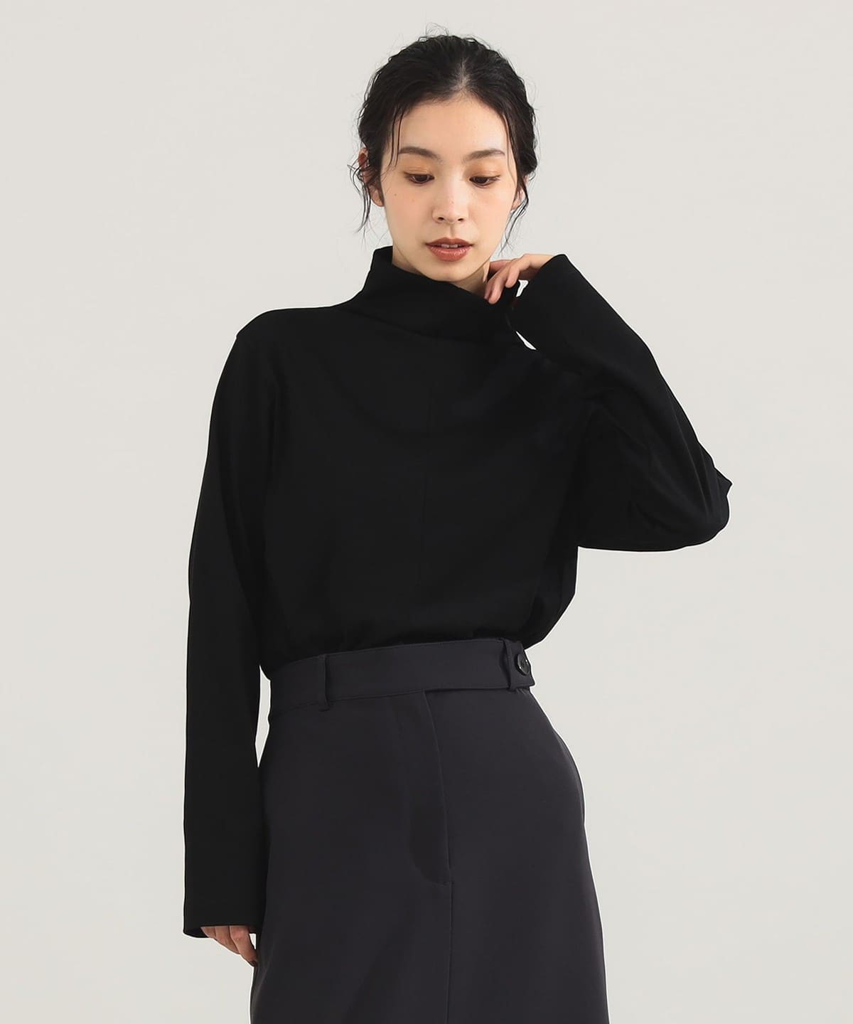 CINOH チノ / ジャージ ハイネック カットソー Tシャツ・カットソー WOMEN BLACK 38 CINOH チノ / ジャージ ハイネック カットソー Tシャツ・カットソー WOMEN BLACK 38