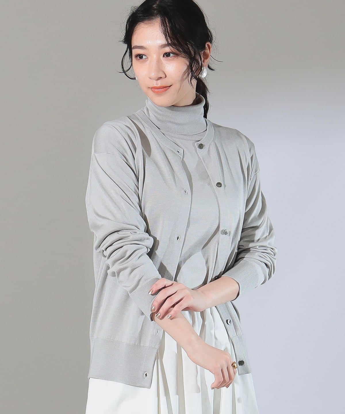 シルク クルーネック カーディガン トップス WOMEN SILVER 38 シルク クルーネック カーディガン トップス WOMEN SILVER 38