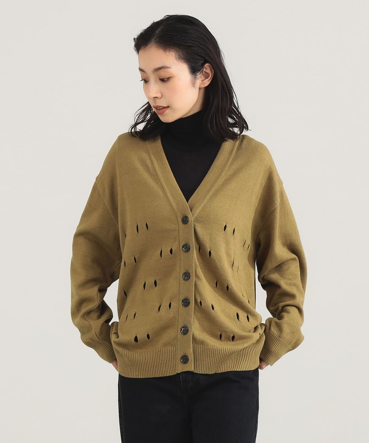 Demi-Luxe BEAMS（デミルクス ビームス）TAN / スリット Vネック