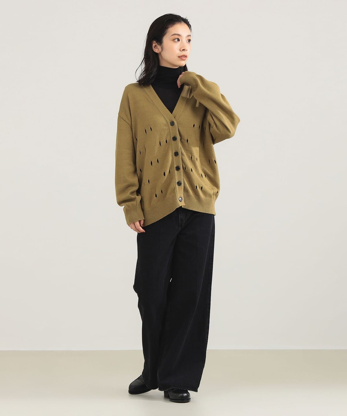 Demi-Luxe BEAMS（デミルクス ビームス）TAN / スリット Vネック