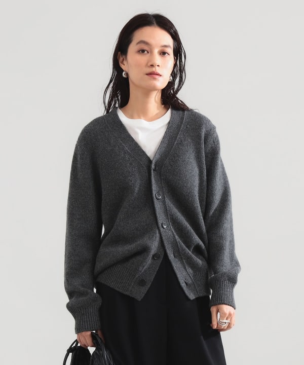 【モアバリエーション開催中】【別注】SLOANE × Demi-Luxe BEAMS / 5ゲージ ジーロンラム Vネック カーディガン Model：H165 B77 W57 H79　Size：2