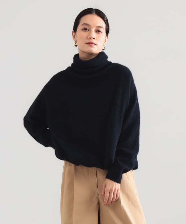 【別注】BATONER × Demi-Luxe BEAMS / カシミヤフォックス ユニーク タートルネック ニット 両色ともに〈Demi-Luxe BEAMS〉がセレクトした別注カラー