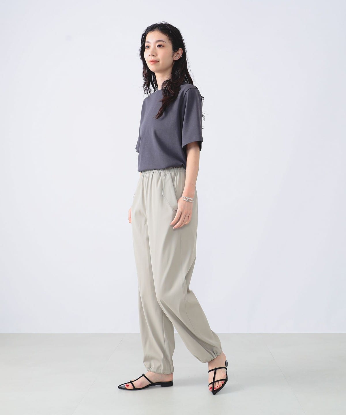 美品【AK+1】2,4万 デミルクスビームス ブルーのジョガーパンツ Z163 美品【AK+1】2,4万 デミルクスビームス ブルーのジョガーパンツ Z163
