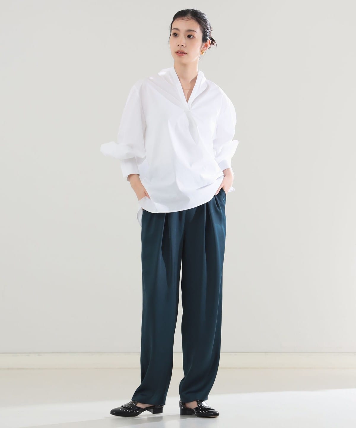 Demi-Luxe BEAMS（デミルクス ビームス）【10/24新規値下げ】AK+1 / サテン タック パンツ（パンツ スラックス）通販｜BEAMS