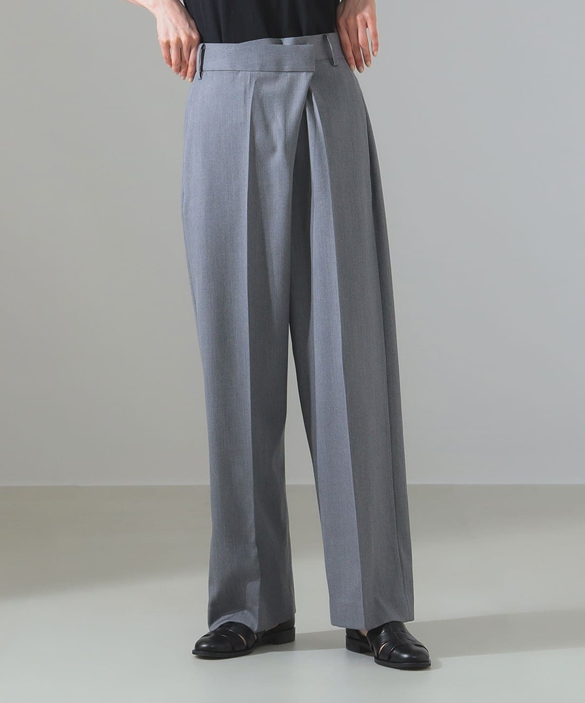 YLEVE イレーヴ / ウール サージ タック パンツ パンツ WOMEN TOP GREY 0 YLEVE イレーヴ / ウール サージ タック パンツ パンツ WOMEN TOP GREY 0