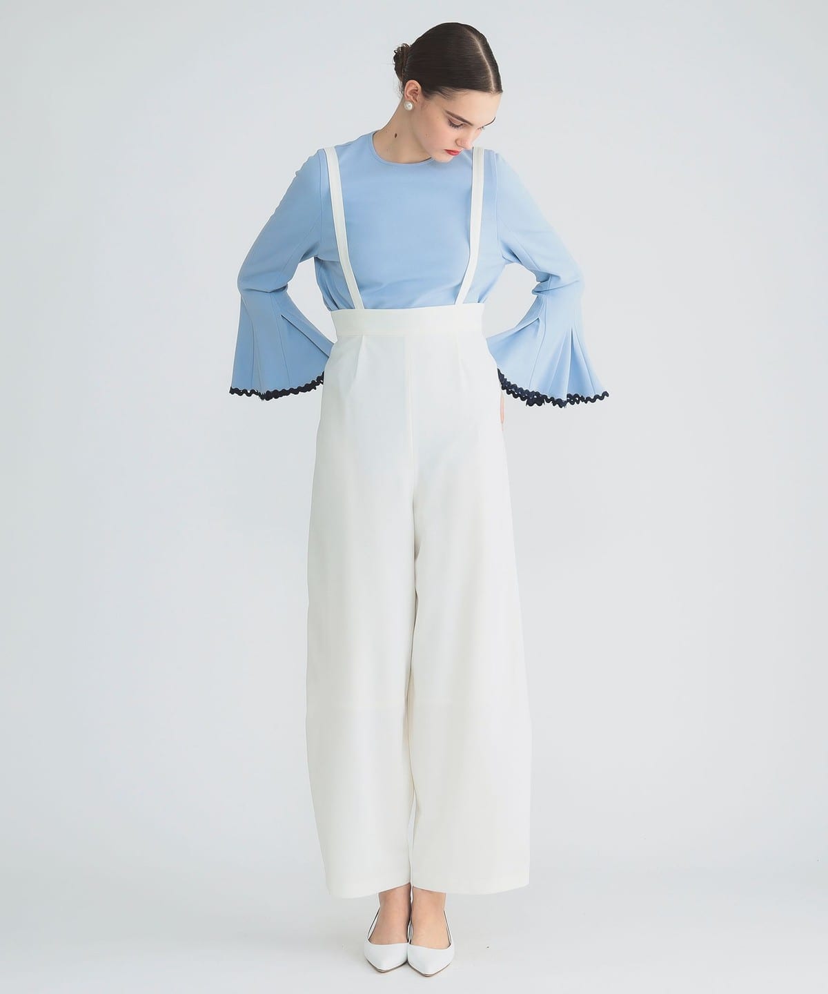 クレープ サスペンダー付 ハイウエストパンツ パンツ WOMEN OFF WHITE 36 クレープ サスペンダー付 ハイウエストパンツ パンツ WOMEN OFF WHITE 36