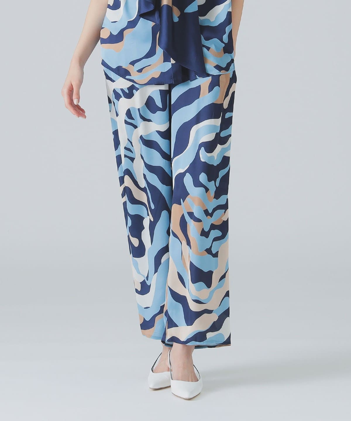 M・fil / コーラル プリント パンツ パンツ WOMEN BLUE 38 M・fil / コーラル プリント パンツ パンツ WOMEN BLUE 38