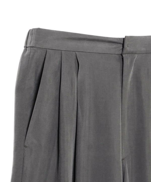 ATON / Silk Suede Easy Pants: The front features a design where the elastic gathering is not visible on the outside.