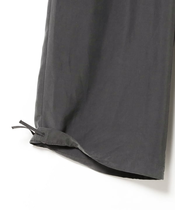 ATON / Silk Suede Easy Pants: You can enjoy changing the silhouette by tightening the drawstring at the hem.