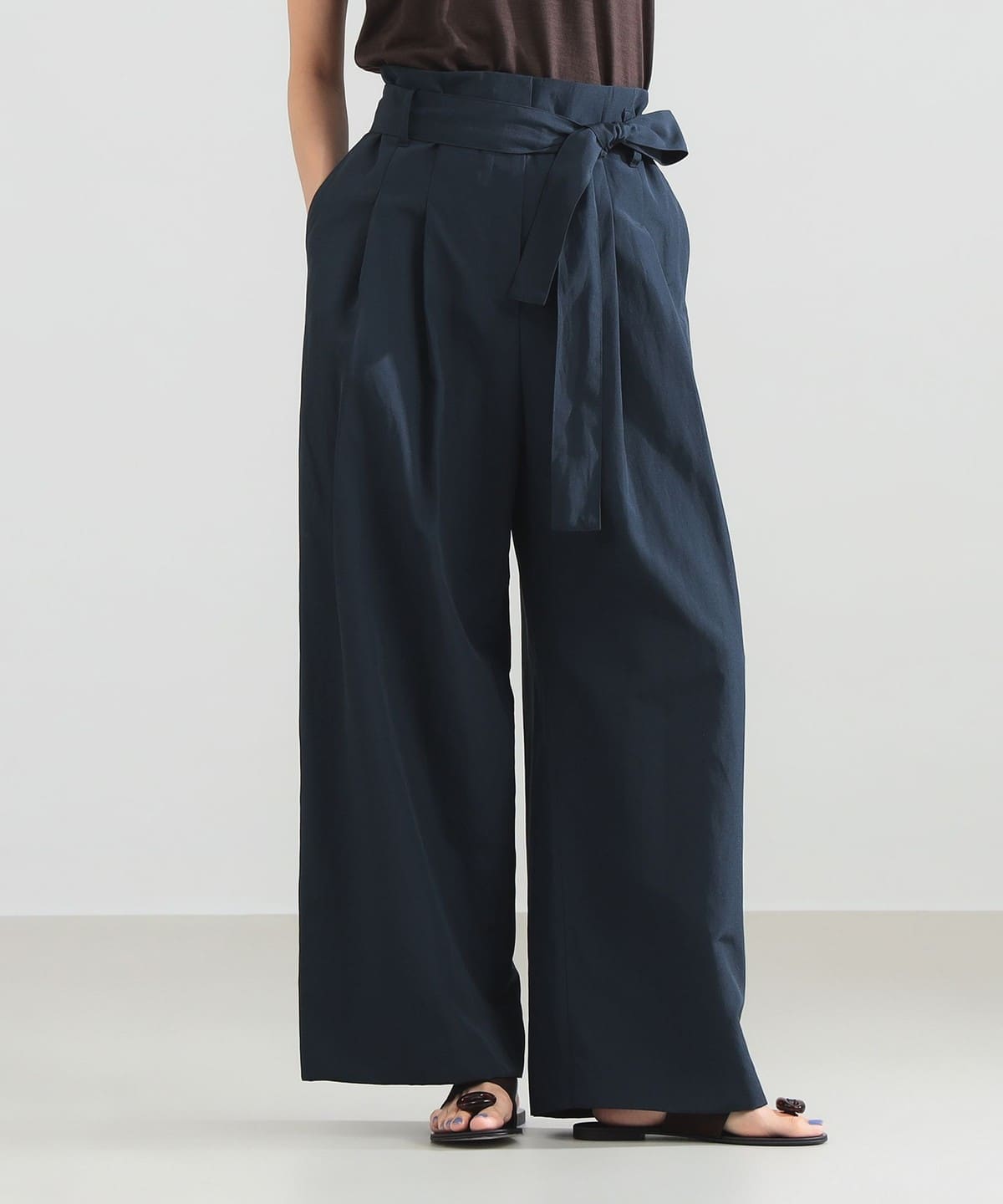 新品タグ付き❤️ハイウエスト リボン タック ワイドパンツ デミルクスビームス Demi-Luxe BEAMS（デミルクス ビームス）ハイウエスト 2タック パンツ