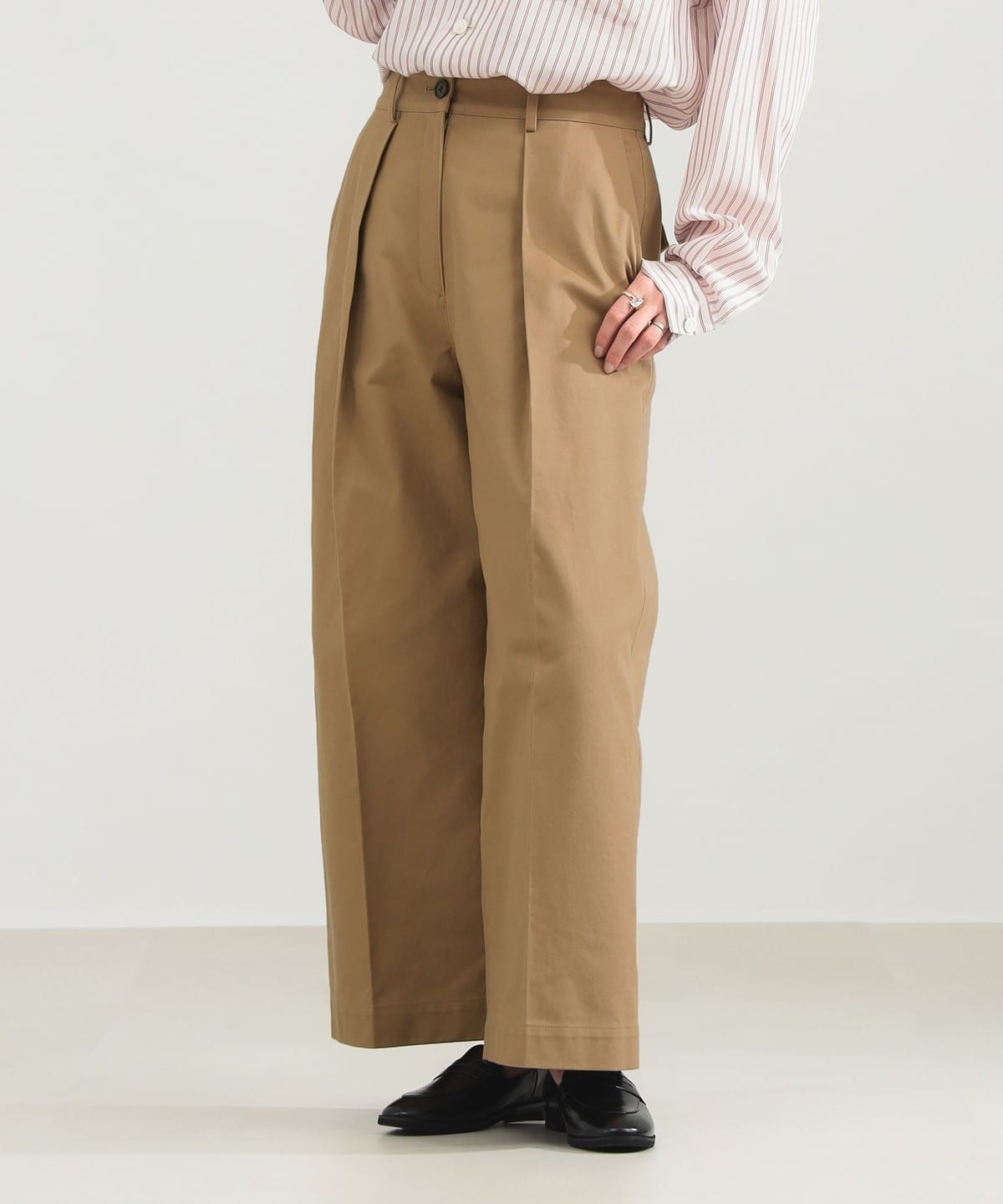 新品タグ付き❤️ハイウエスト リボン タック ワイドパンツ デミルクスビームス Demi-Luxe BEAMS（デミルクス ビームス）タック チノ ワイドパンツ