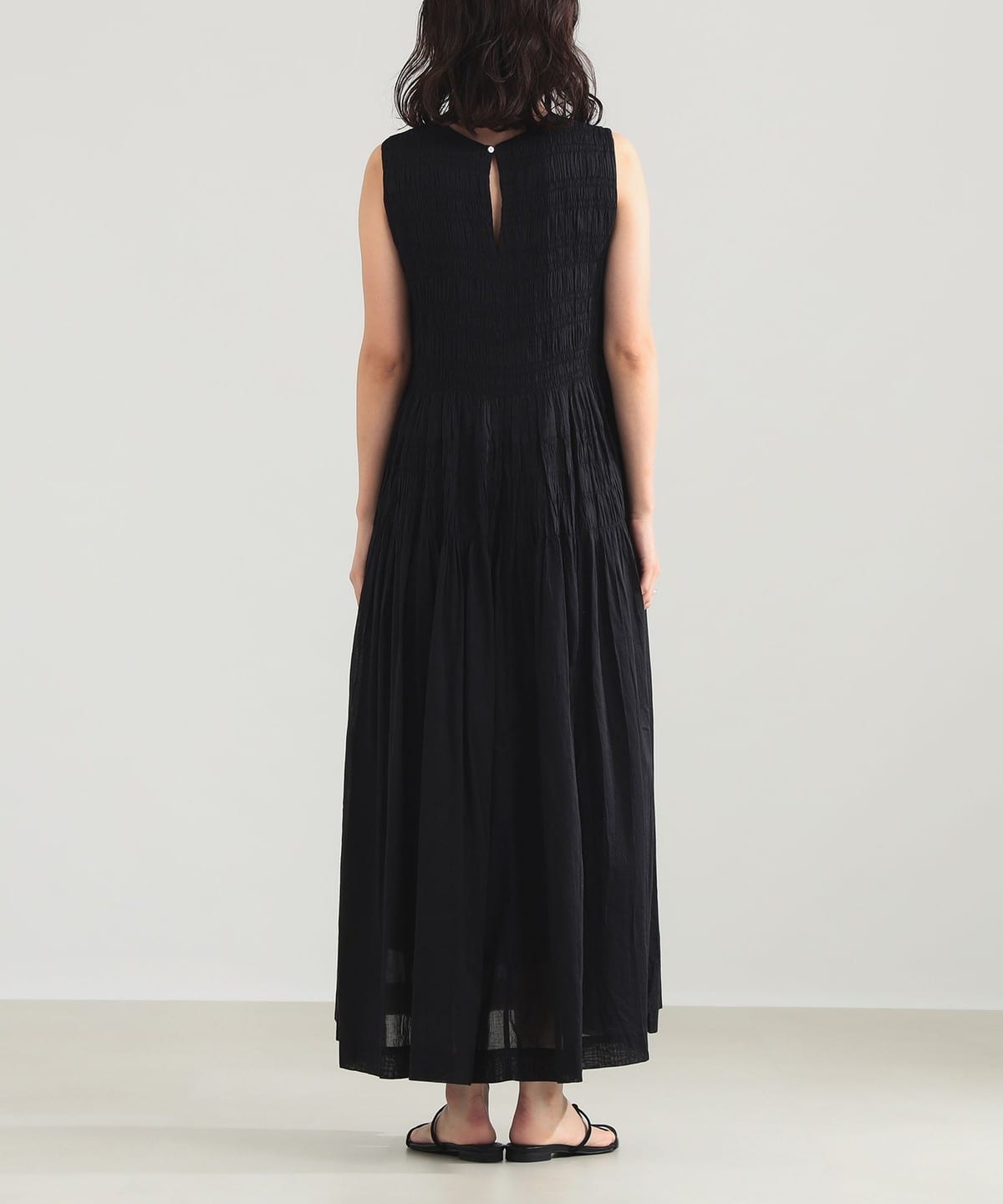 スキテパ ノースリーブロングワンピース 黒 コットンボイルシャーリング BEAMS SELECTION for WOMEN（ビームス セレクション for ウィメン）ne