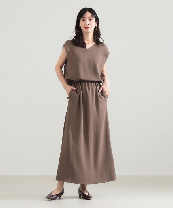 V-neck back sheer dress. BEAMS STAFF: H165 Size 38