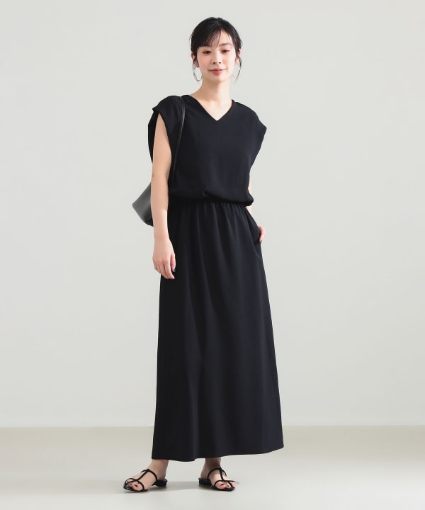V-neck back sheer dress. BEAMS STAFF: H165 Size 38