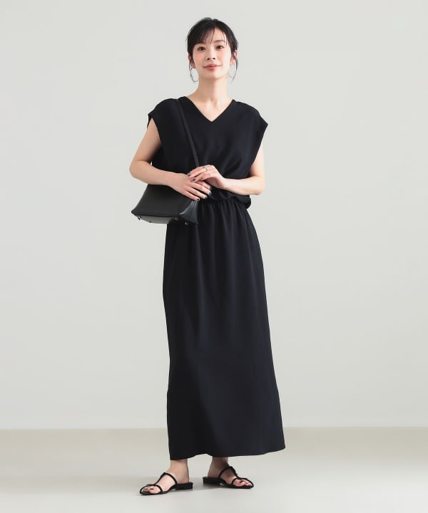 V-neck back sheer dress. BEAMS STAFF: H165 Size 38