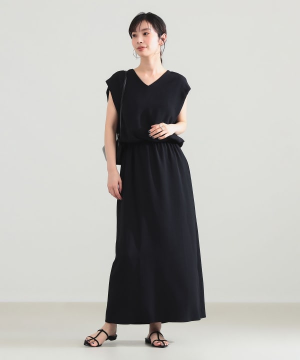 V-neck back sheer dress. BEAMS STAFF: H165 Size 38