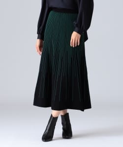 ROOM NO.8 BLACK / インサイドカラープリーツ スカート