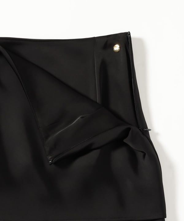BEAMS SALON / グロッシー レイヤー スカート