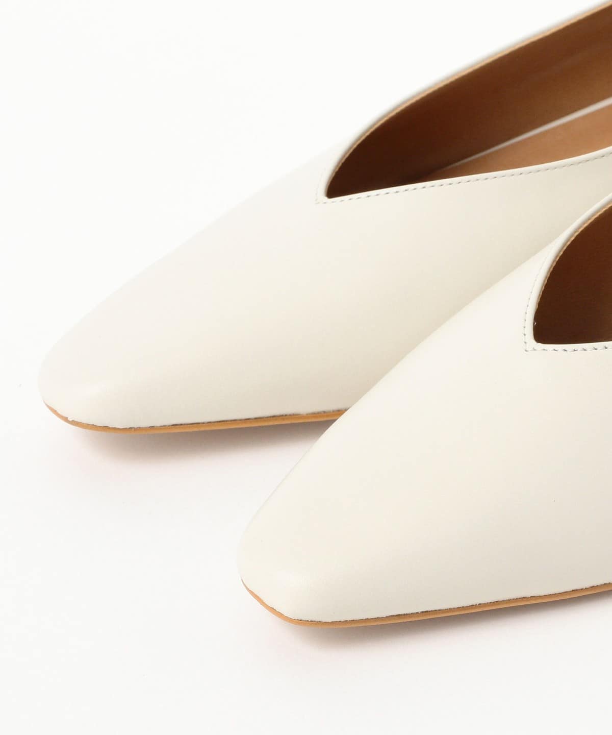 Demi-Luxe BEAMS（デミルクス ビームス）Vカット フラット パンプス