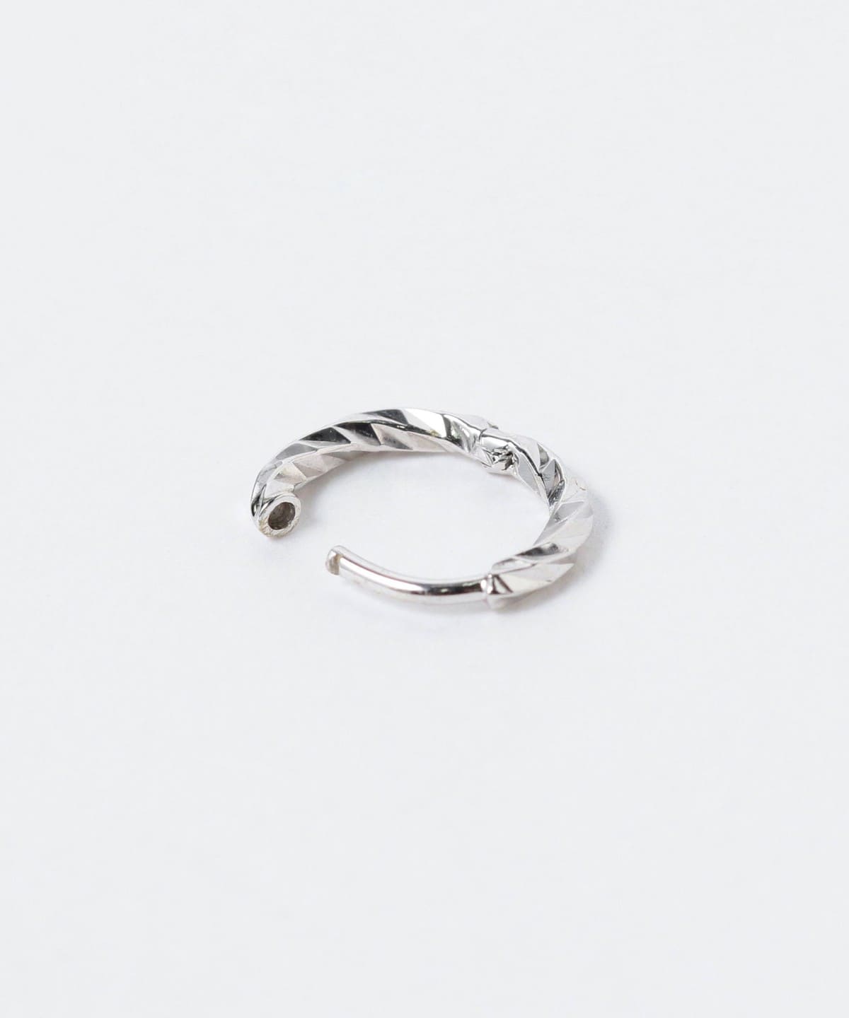 Demi-Luxe BEAMS（デミルクス ビームス）MARIA BLACK / Diamond Cut ハギー ピアス ホワイトゴールド  7mm（アクセサリー ピアス（片耳用））通販｜BEAMS