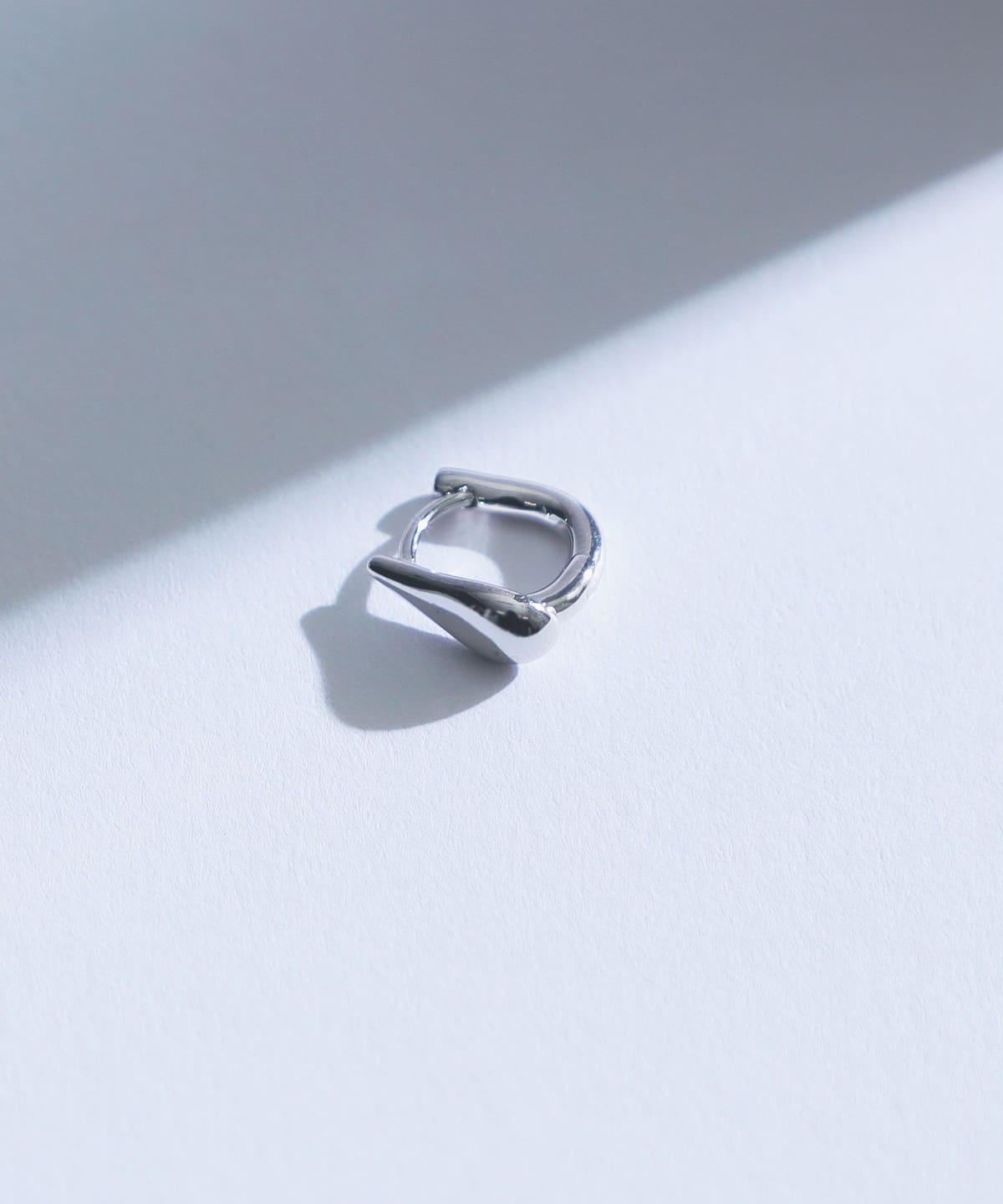 MARIA BLACK マリア ブラック / Fhain Huggie シルバー ピアス アクセサリー WOMEN SILVER ONE SIZE MARIA BLACK マリア ブラック / Fhain Huggie シルバー ピアス アクセサリー WOMEN SILVER ONE SIZE
