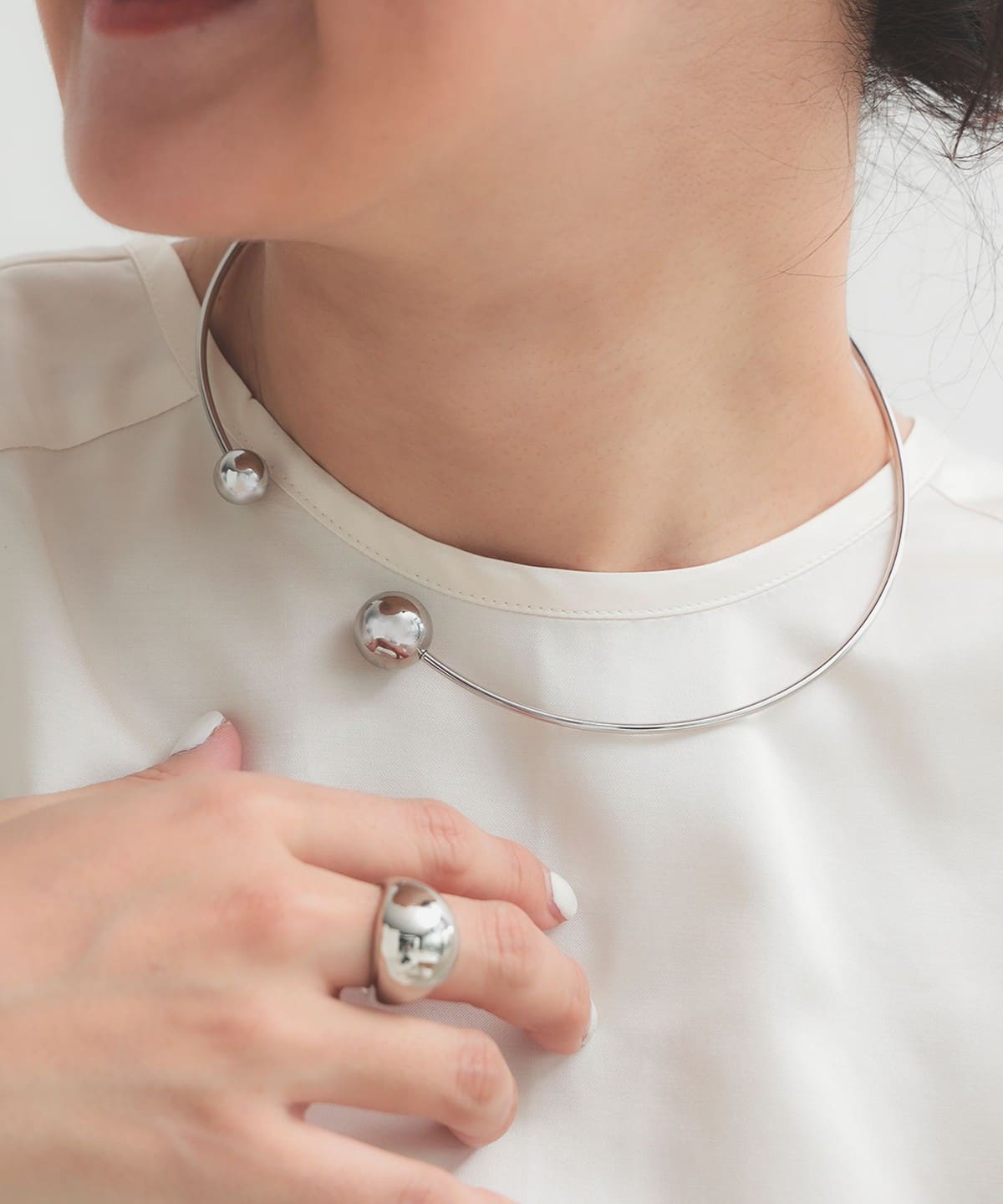 アシンメトリー ボールチョーカー .M アクセサリー WOMEN LIGHT SILVER ONE SIZE アシンメトリー ボールチョーカー .M アクセサリー WOMEN LIGHT SILVER ONE SIZE