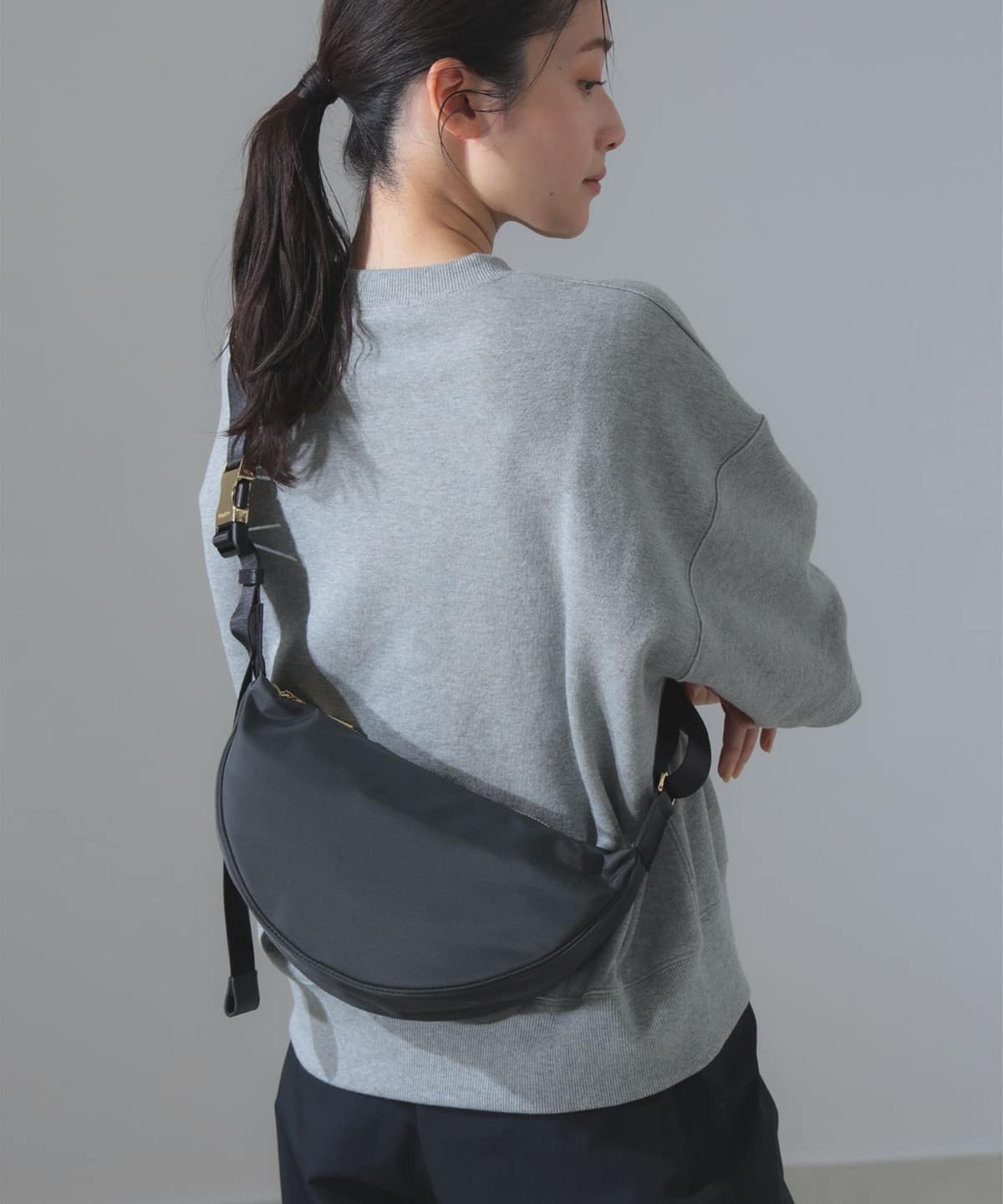 VIOLAd'ORO ヴィオラドーロ / ナイロン ボディーバッグ バッグ WOMEN CHARCOAL×BLACK ONE SIZE VIOLAd'ORO ヴィオラドーロ / ナイロン ボディーバッグ バッグ WOMEN CHARCOAL×BLACK ONE SIZE